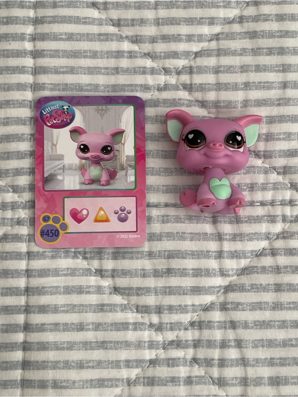 Hasbro Littlest Pet Shop Pink Piglet with teal blue Heart Accent